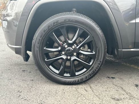 Used 2021 Jeep Grand Cherokee Laredo X image 27