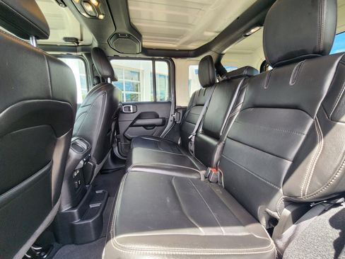 Used 2023 Jeep Wrangler Unlimited Sahara image 41