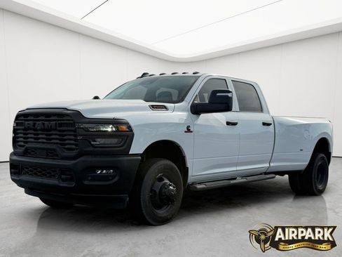 New 2026 RAM 3500 Tradesman AWD/4WD image 9