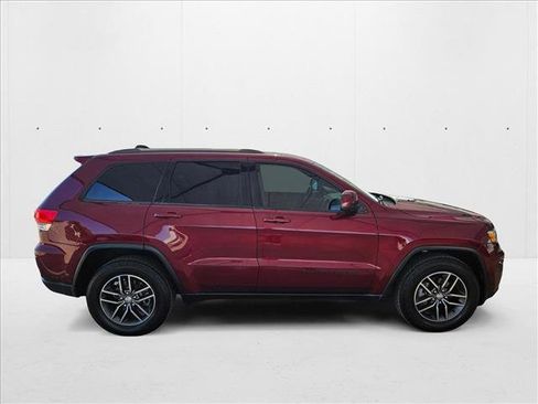 Used 2018 Jeep Grand Cherokee Laredo image 4