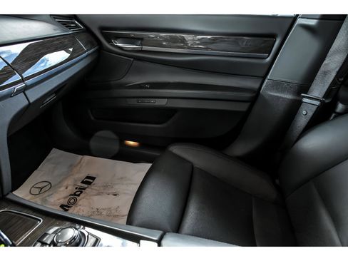 Used 2013 BMW 750Li xDrive image 23