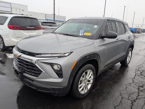 Used 2025 Chevrolet TrailBlazer LS w/ LS Convenience Package image 4