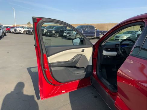 Used 2022 Ford Mustang Mach-E Premium image 21