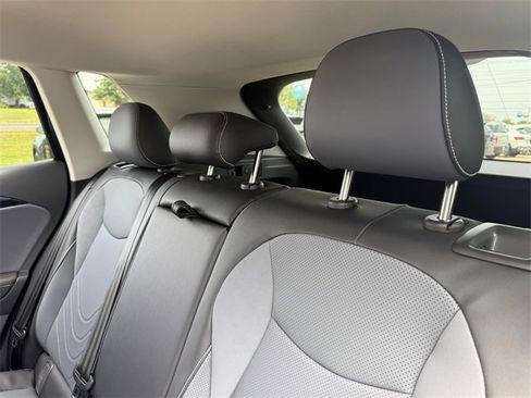 New 2025 Volkswagen Tiguan SE image 20