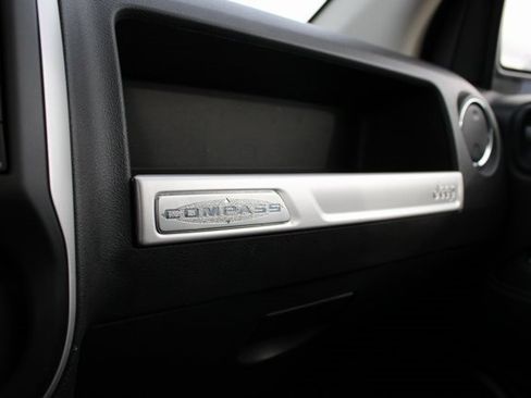 Used 2014 Jeep Compass Latitude image 9