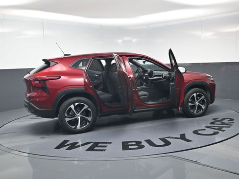 Certified 2024 Chevrolet Trax RS w/ Sunroof Package image 25