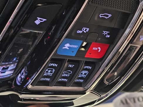 Used 2022 Jeep Grand Cherokee Summit w/ Luxury Tech Group V image 35