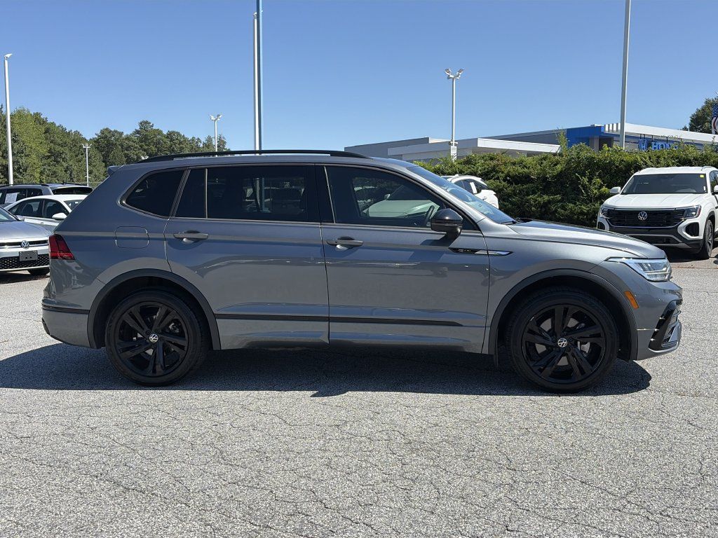 Used 2023 Volkswagen Tiguan SE R-Line FWD image 25