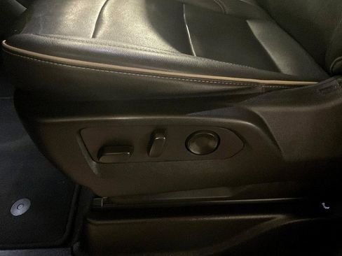 Used 2023 GMC Yukon SLT image 18