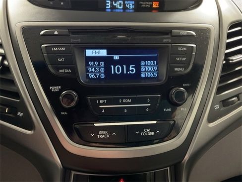 Used 2015 Hyundai Elantra SE image 17