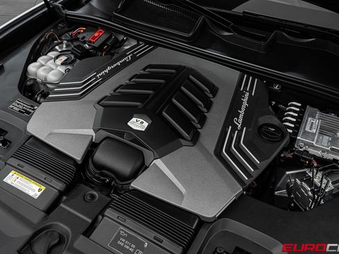 Used 2024 Lamborghini Urus Performante AWD/4WD image 11