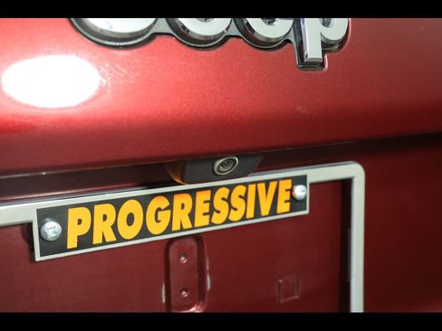 Used 2019 Jeep Cherokee Limited image 19