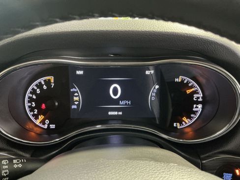 Used 2021 Jeep Grand Cherokee Laredo X AWD/4WD image 18