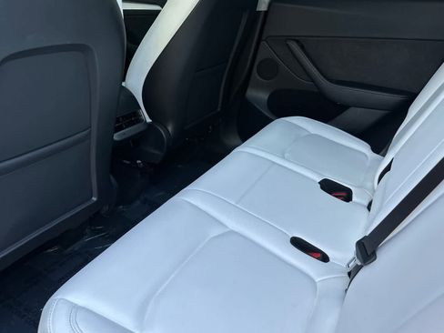 Used 2024 Tesla Model Y Long Range AWD/4WD image 4
