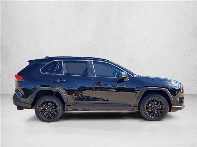 Used 2021 Toyota RAV4 LE FWD image 4
