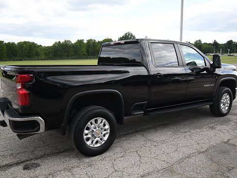 Used 2024 Chevrolet Silverado 2500 LT AWD/4WD image 7