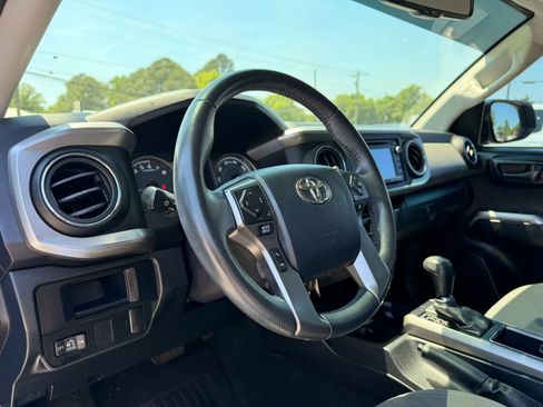 Used 2017 Toyota Tacoma SR5 w/ Tow Package RWD image 15
