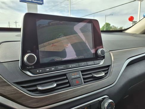 Used 2025 Nissan Altima 2.5 SV FWD image 26