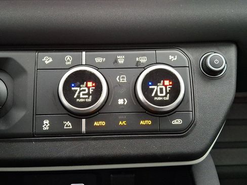 Used 2023 Land Rover Defender 90 S image 16