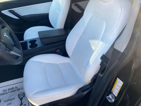 Used 2022 Tesla Model Y Performance AWD/4WD image 12