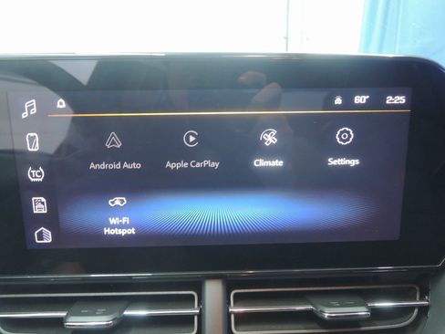 Used 2025 Chevrolet Trax ACTIV w/ Sunroof Package image 18