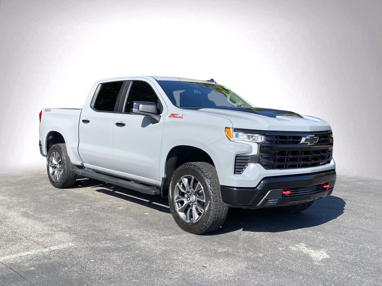 Used 2024 Chevrolet Silverado 1500 LT Trail Boss w/ Convenience Package II AWD/4WD image 2