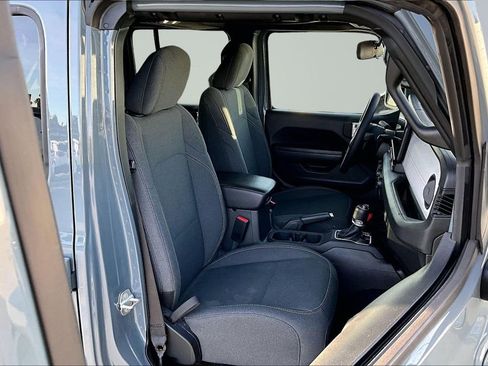 Used 2024 Jeep Wrangler Unlimited image 8