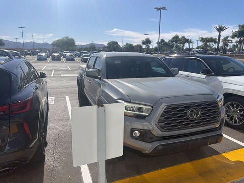Used 2021 Toyota Tacoma TRD Off-Road w/ Technology Package AWD/4WD image 3