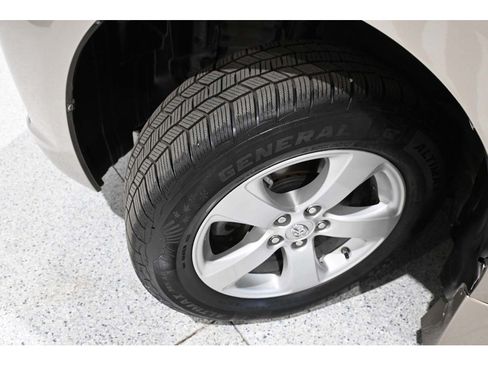 Used 2015 Toyota Sienna LE FWD image 11
