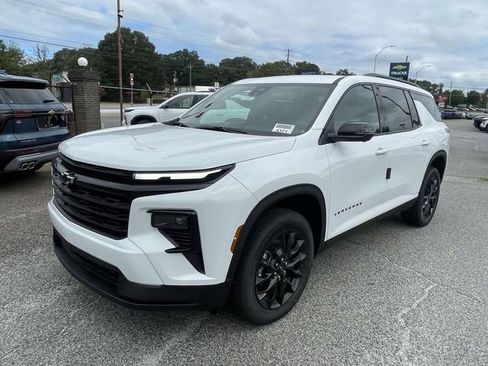 New 2026 Chevrolet Traverse LT w/ Midnight/Sport Edition image 3