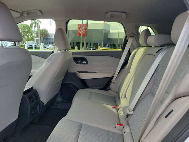 Used 2023 Nissan Rogue SV FWD image 11