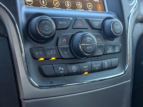 Used 2018 Jeep Grand Cherokee Altitude RWD image 8