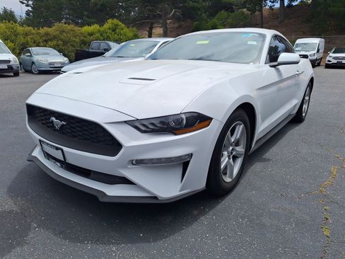 Used 2018 Ford Mustang Coupe RWD image 3