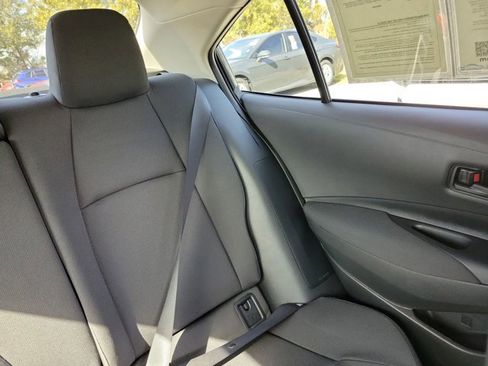 Used 2023 Toyota Corolla LE image 6
