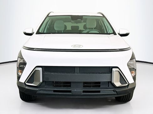 Used 2024 Hyundai Kona SEL image 2