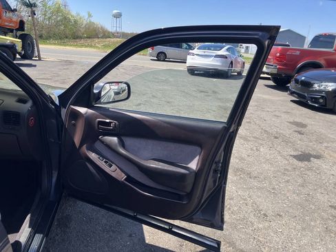 Used 1996 Toyota Camry LE FWD image 16