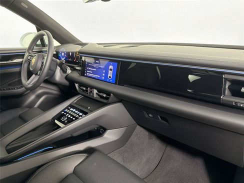 Certified 2025 Porsche Macan 4 Electric RWD image 27