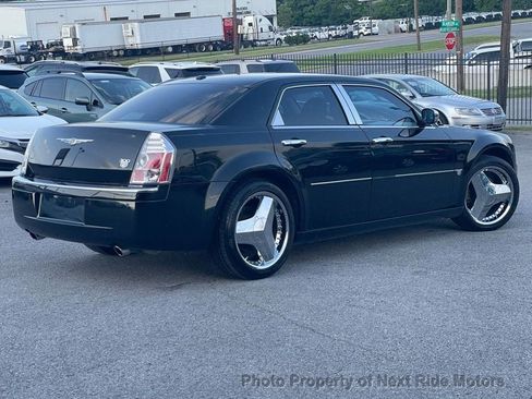 Used 2006 Chrysler 300 C w/ Navigation & Sound Group II RWD image 28
