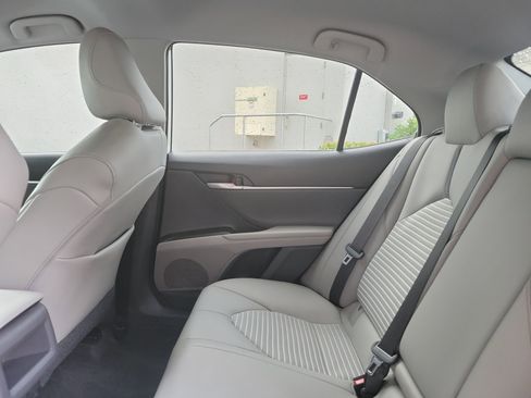Used 2021 Toyota Camry SE FWD image 12