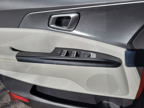 Used 2023 Kia Carnival LX image 21