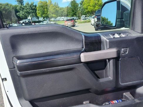 Used 2019 Ford F150 Platinum w/ Equipment Group 701A Luxury AWD/4WD image 8