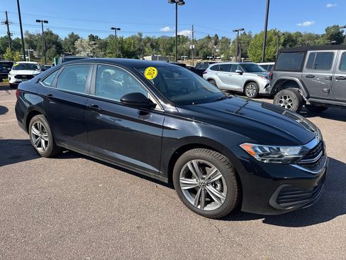 Used 2024 Volkswagen Jetta SE FWD image 3