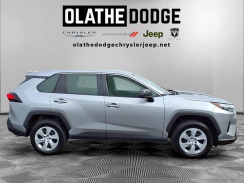Used 2025 Toyota RAV4 LE AWD/4WD image 30