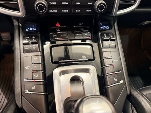 Used 2018 Porsche Cayenne Platinum Edition AWD/4WD image 45