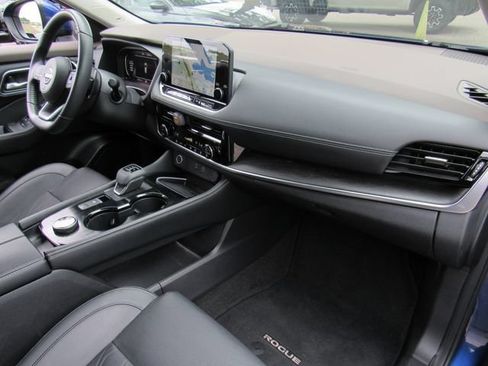 Certified 2023 Nissan Rogue Platinum AWD/4WD image 12