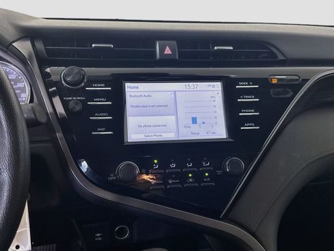 Used 2019 Toyota Camry LE FWD image 18