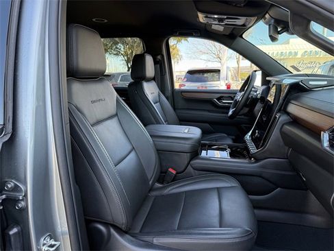 Used 2025 GMC Yukon XL Denali image 29