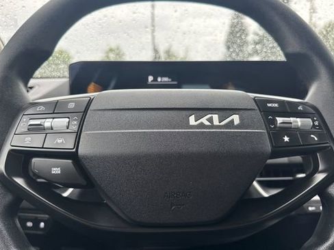 Used 2025 Kia K4 LXS image 19