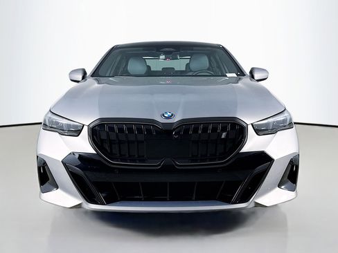 Used 2024 BMW i5 eDrive40i w/ Executive Package image 2