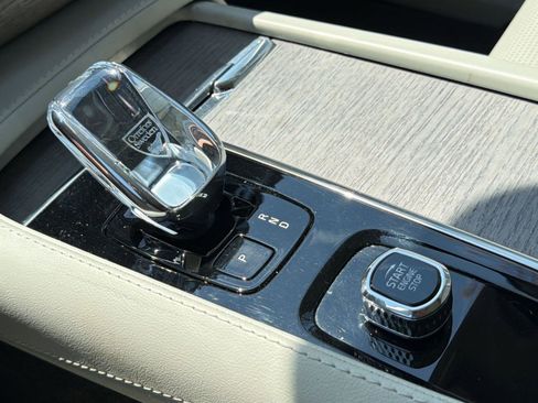 Certified 2024 Volvo XC90 B6 Ultimate w/ Protection Package image 19